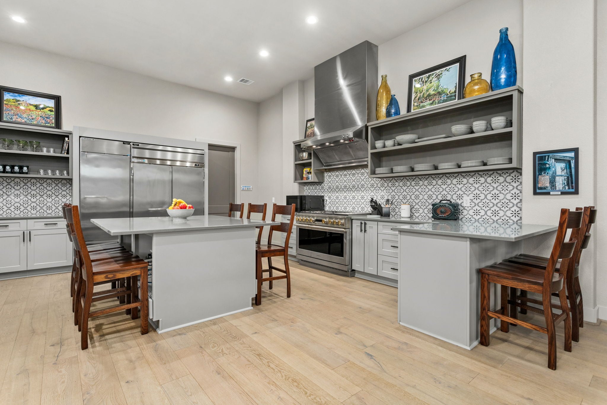 Kitchen Photo 2
